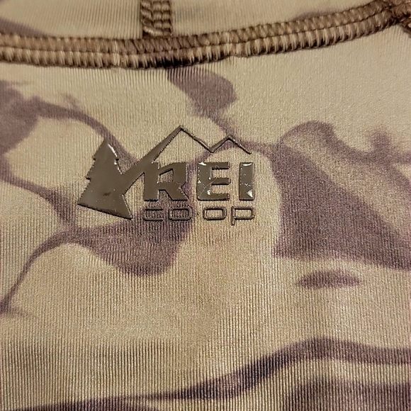 REI Co-op Swim Sun Short Sleeve Rashguard Camo Print Olive Green Boy's XL 18 - Picture 2 of 3